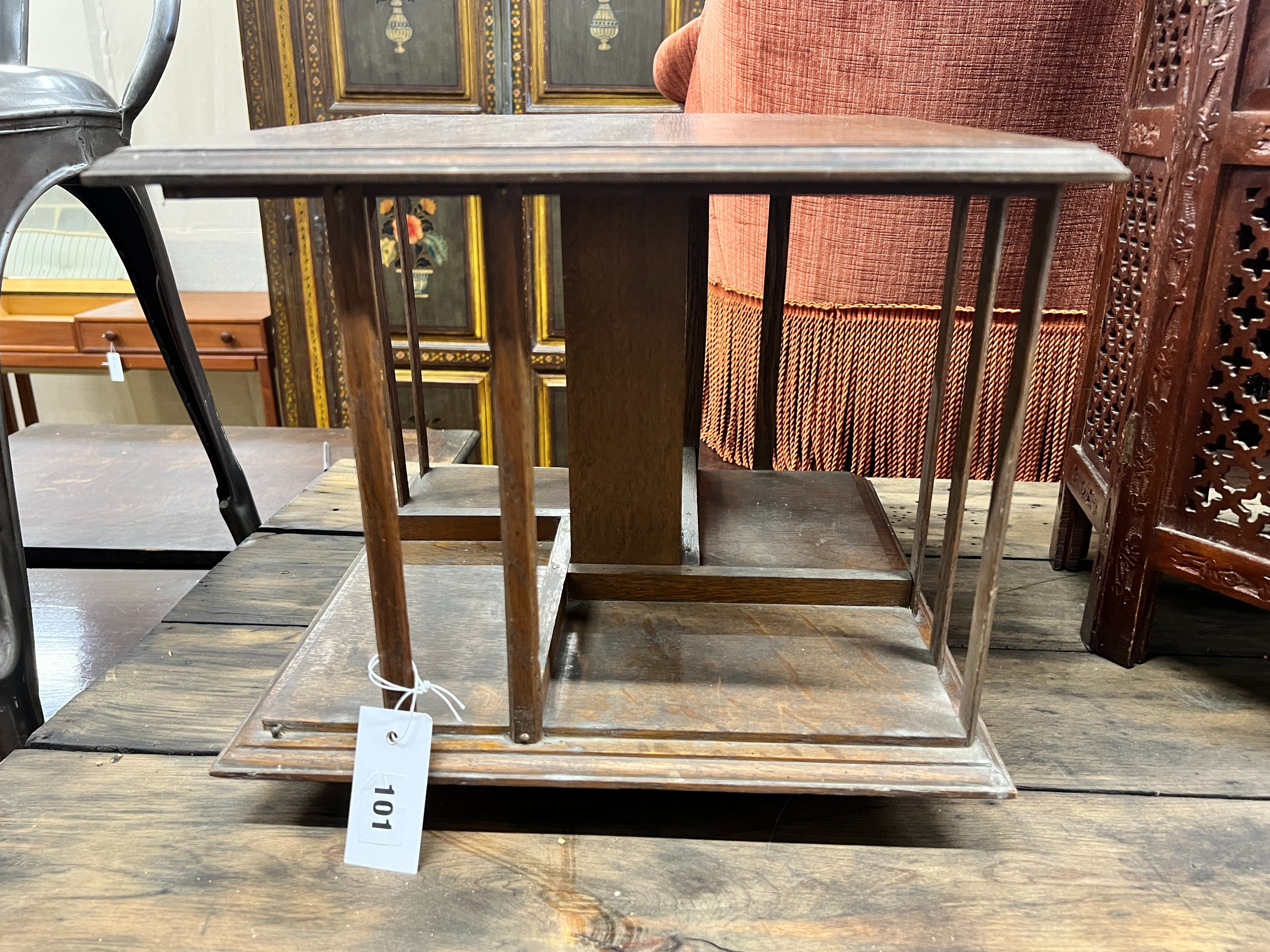 An Edwardian oak table top revolving bookcase, width 37cm, height 31cm